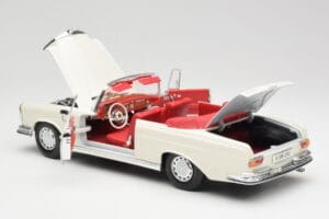 Mercedes 280SE W108 Ivory Wit Maisto 1:18 50223 Metaal — afbeelding 5 van 8