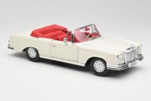 Mercedes 280SE W108 Ivory Wit Maisto 1:18 50223 Metaal — afbeelding 6 van 8