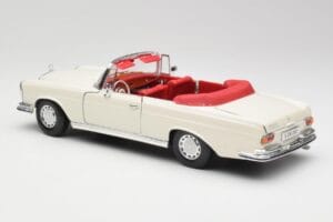 Mercedes 280SE W108 Ivory Wit Maisto 1:18 50223 Metaal — afbeelding 7 van 8