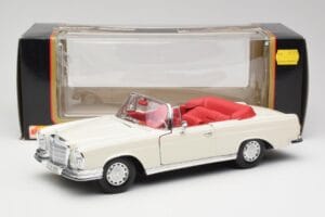 Mercedes 280SE W108 Ivory Wit Maisto 1:18 50223 Metaal — afbeelding 8 van 8