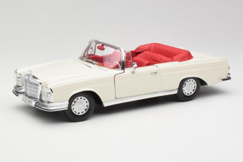 Mercedes 280SE W108 Ivory Wit Maisto 1:18 50223 Metaal