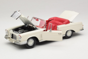Mercedes 280 SE W108 Wit Maisto 1:18 52111 Metaal — afbeelding 2 van 8