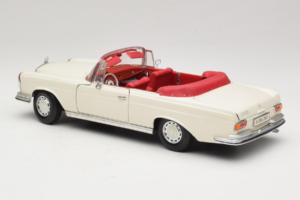 Mercedes 280 SE W108 Wit Maisto 1:18 52111 Metaal — afbeelding 7 van 8