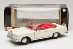 Mercedes 280 SE W108 Wit Maisto 1:18 52111 Metaal — afbeelding 8 van 8