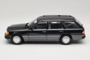 Mercedes 300 D W124 Stationwagen Zwart Norev 1:18 183960 Metaal — afbeelding 4 van 8