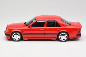 Mercedes 300E W124 6.0 AMG Signal Rood Otto 1:18 OT1104 Hars — afbeelding 3 van 6