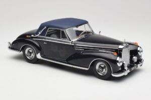 Mercedes 300 SC W188 Cabriolet Softtop Donkerblauw KK-Scale 1:18 KKDC180944 Metaal — afbeelding 4 van 6