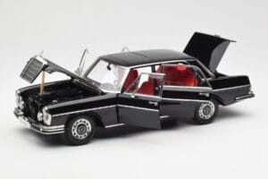Mercedes 300 SEL 6.3 W109 Zwart AUTOart 1:18 76140 Metaal — afbeelding 2 van 8