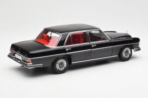 Mercedes 300 SEL 6.3 W109 Zwart AUTOart 1:18 76140 Metaal — afbeelding 3 van 8