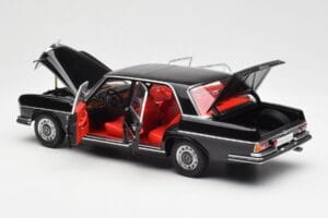 Mercedes 300 SEL 6.3 W109 Zwart AUTOart 1:18 76140 Metaal — afbeelding 5 van 8