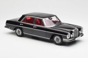 Mercedes 300 SEL 6.3 W109 Zwart AUTOart 1:18 76140 Metaal — afbeelding 6 van 8