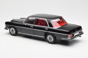 Mercedes 300 SEL 6.3 W109 Zwart AUTOart 1:18 76140 Metaal — afbeelding 7 van 8