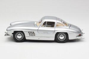 Mercedes 300 SL Zilver Bburago 1:18 3013 Metaal — afbeelding 4 van 8