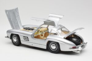 Mercedes 300 SL Zilver Bburago 1:18 3013 Metaal — afbeelding 5 van 8