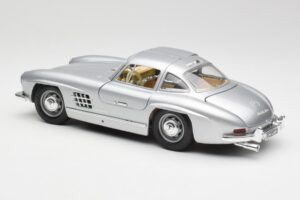 Mercedes 300 SL Zilver Bburago 1:18 3013 Metaal — afbeelding 7 van 8