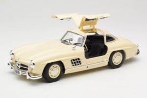 Mercedes 300 SL W198 Crème Minichamps 1:18 110037212 Metaal — afbeelding 2 van 8