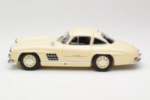 Mercedes 300 SL W198 Crème Minichamps 1:18 110037212 Metaal — afbeelding 4 van 8