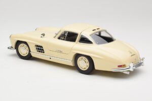 Mercedes 300 SL W198 Crème Minichamps 1:18 110037212 Metaal — afbeelding 7 van 8