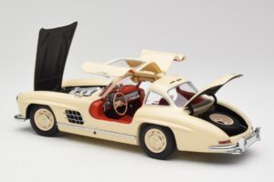 Mercedes 300 SL W198 Crème Met Rode Binnenkant Minichamps 1:18 180039002 Metaal — afbeelding 5 van 8