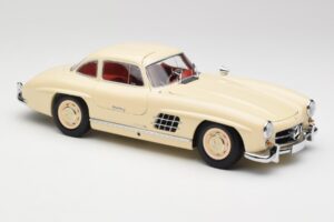 Mercedes 300 SL W198 Crème Met Rode Binnenkant Minichamps 1:18 180039002 Metaal — afbeelding 6 van 8