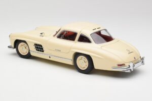Mercedes 300 SL W198 Crème Met Rode Binnenkant Minichamps 1:18 180039002 Metaal — afbeelding 7 van 8