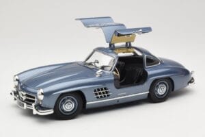 Mercedes 300 SL W198 Gullwing Light Blue Metallic Minichamps 1:18 110037220 Metaal — afbeelding 2 van 8