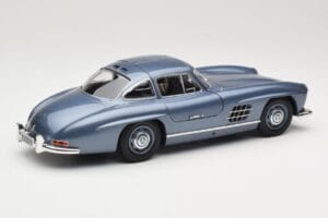 Mercedes 300 SL W198 Gullwing Light Blue Metallic Minichamps 1:18 110037220 Metaal — afbeelding 3 van 8