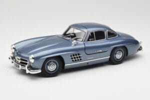 Mercedes 300 SL W198 Gullwing Light Blue Metallic Minichamps 1:18 110037220 Metaal