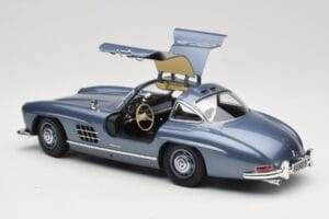 Mercedes 300 SL W198 Gullwing Light Blue Metallic Minichamps 1:18 110037220 Metaal — afbeelding 5 van 8