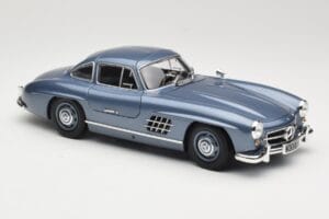 Mercedes 300 SL W198 Gullwing Light Blue Metallic Minichamps 1:18 110037220 Metaal — afbeelding 6 van 8