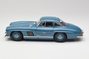 Mercedes 300 SL W198 Lichtblauw Minichamps 1:18 180039007 Metaal — afbeelding 4 van 8