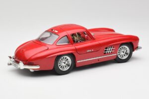 Mercedes 300 SL W198 Red Metallic Bburago 1:18 3013-M1 Metaal — afbeelding 3 van 8