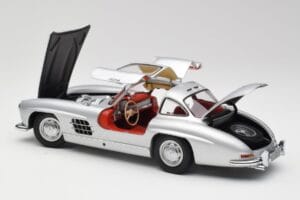 Mercedes 300 SL W198 Gullwing Zilver Metallic Minichamps 1:18 B66040379 Metaal — afbeelding 5 van 8