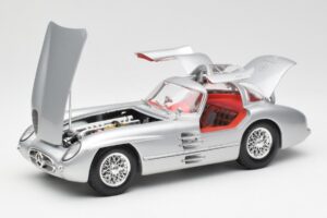 Mercedes 300 SLR Uhlenhaut Coupe Zilver Maisto 1:18 536898 Metaal — afbeelding 2 van 8