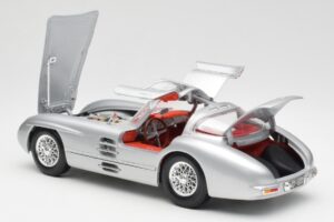 Mercedes 300 SLR Uhlenhaut Coupe Zilver Maisto 1:18 536898 Metaal — afbeelding 5 van 8