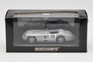 Mercedes 300 SLR #19 J.M. Fangio / S. Moss 24 Hours of Le Mans 1955 Minichamps 1:43 B66040253 Metaal — afbeelding 4 van 4