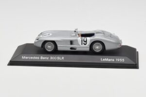 Mercedes 300 SLR #19 J.M. Fangio / S. Moss 24 Hours of Le Mans 1955 Minichamps 1:43 B66040253 Metaal