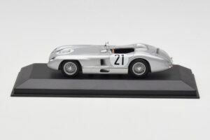 Mercedes 300 SLR #21 K. Kling / A. Simon 24 Hours of Le Mans 1955 Minichamps 1:43 432553021 Metaal