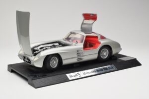 Mercedes 300 SLR Zilver Revell 1:12 08851 Metaal — afbeelding 2 van 8