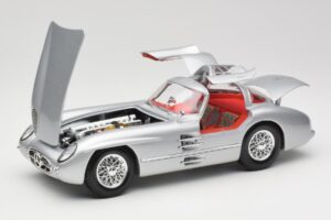Mercedes 300 SLR Uhlenhaut Coupe Zilver Maisto 1:18 36898 Metaal — afbeelding 2 van 8
