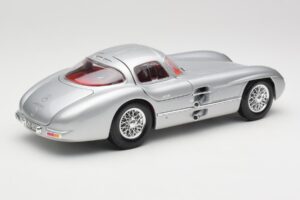 Mercedes 300 SLR Uhlenhaut Coupe Zilver Maisto 1:18 36898 Metaal — afbeelding 3 van 8