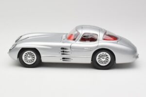 Mercedes 300 SLR Uhlenhaut Coupe Zilver Maisto 1:18 36898 Metaal — afbeelding 4 van 8