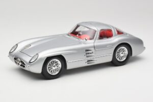 Mercedes 300 SLR Uhlenhaut Coupe Zilver Maisto 1:18 36898 Metaal