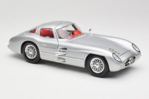 Mercedes 300 SLR Uhlenhaut Coupe Zilver Maisto 1:18 36898 Metaal — afbeelding 6 van 8