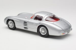 Mercedes 300 SLR Uhlenhaut Coupe Zilver Maisto 1:18 36898 Metaal — afbeelding 7 van 8