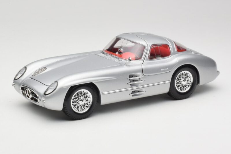 Mercedes 300 SLR Uhlenhaut Coupe Zilver Maisto 1:18 36898 Metaal