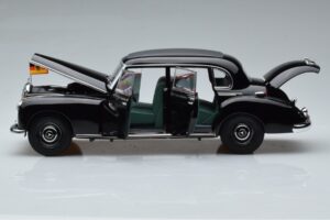 Mercedes 300 W186 Konrad Adenauer Norev 1:18 183707 Metaal — afbeelding 4 van 9