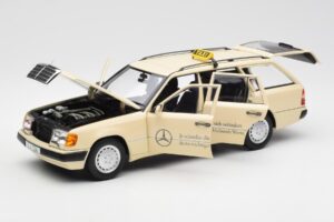 Mercedes 300D S124 T-Model Licht Ivoor Taxi Dealer Editie Norev 1:18 B66040702 Metaal — afbeelding 2 van 8