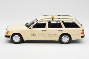 Mercedes 300D S124 T-Model Licht Ivoor Taxi Dealer Editie Norev 1:18 B66040702 Metaal — afbeelding 4 van 8