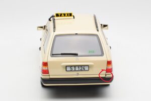 Mercedes 300D S124 T-Model Licht Ivoor Taxi Dealer Editie Norev 1:18 B66040702 Metaal — afbeelding 8 van 8